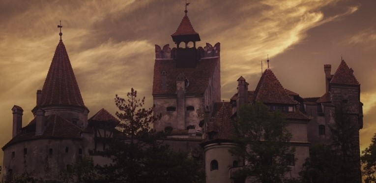 Илон Мъск наел замъка на Дракула за частно Хелоуин парти